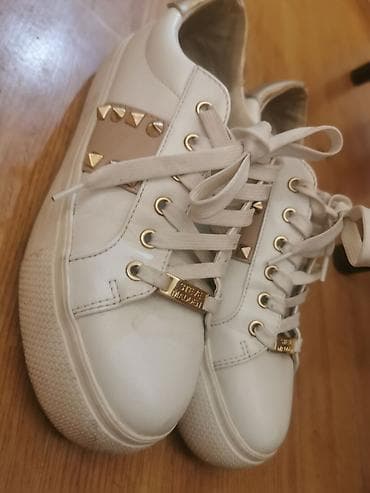 Steve Madden patike 41 broj Gaziste 26cm.Original. Koza . Nemaju na lalafo.rs Steve Madden patike 41 broj Gaziste 26cm.Original. Koza . Nemaju