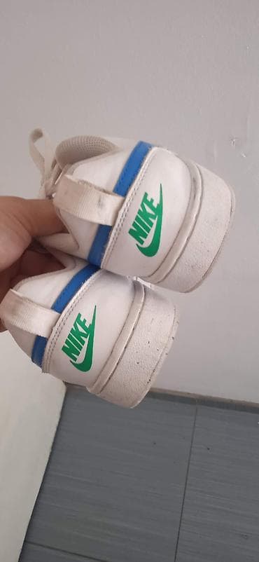Nike patike – model court/retro stil - Boja: bela sa plavim Swoosh na lalafo.rs — 2 Nike patike – model court/retro stil - Boja: bela sa plavim Swoosh — 2