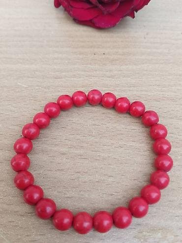 Narukvica Crveni Haulit Narukvica od Crvenog Haulita, rastegljiva na lalafo.rs Narukvica Crveni Haulit Narukvica od Crvenog Haulita, rastegljiva