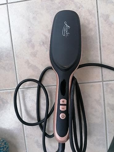 Cetka za ispravljanje kose kao nova 2-3 puta samo koriscena na lalafo.rs Cetka za ispravljanje kose kao nova 2-3 puta samo koriscena