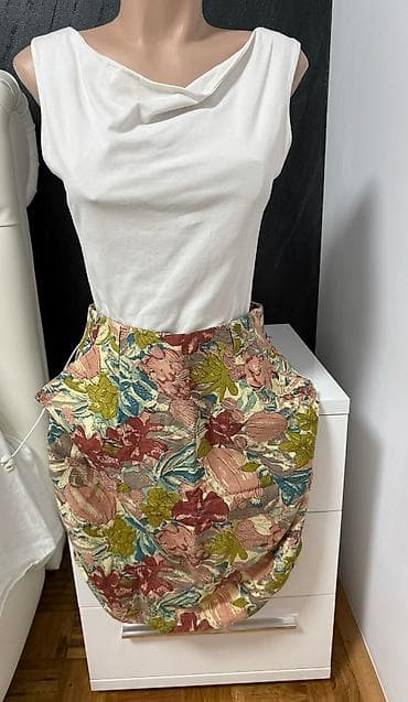 Vintage suknja u odlicnom stanju vel 38 na lalafo.rs — 1 Vintage suknja u odlicnom stanju vel 38 — 1