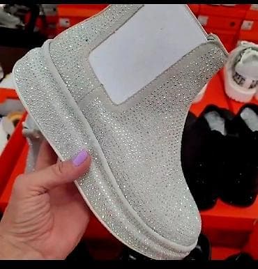 Nove fantastične
Sa cirkonima
Unikat model
Br 38 na lalafo.rs — 1 Nove fantastične
Sa cirkonima
Unikat model
Br 38 — 1