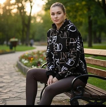 Ženska dukserica sa kapuljačom – crna sa XXL all-over printom slova u na lalafo.rs — 1 Ženska dukserica sa kapuljačom – crna sa XXL all-over printom slova u — 1