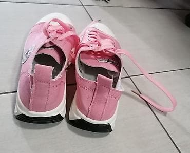 Platnene patike u roze boji - Klasičan model sa vezivanjem, ravnim na lalafo.rs — 3 Platnene patike u roze boji - Klasičan model sa vezivanjem, ravnim — 3