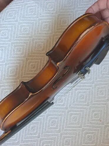 Guitars: Violina sa gudalo u dobrom stanju sa manjim tragovima koriscenja, sve at lalafo.rs — 10 Guitars: Violina sa gudalo u dobrom stanju sa manjim tragovima koriscenja, sve — 10