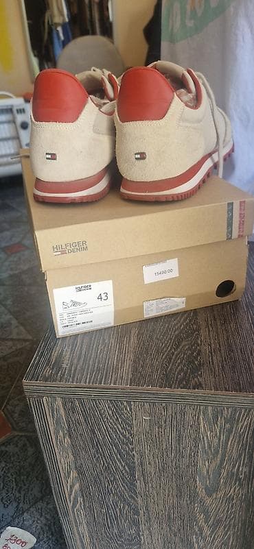 Unisex patike brenda Tommy Hilfiger Denim, veličine 43. Patike su bež na lalafo.rs — 2 Unisex patike brenda Tommy Hilfiger Denim, veličine 43. Patike su bež — 2