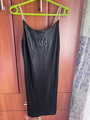 Crna mini haljina ravnog kroja, ističe se sjajnim izgledom materijala na lalafo.rs Crna mini haljina ravnog kroja, ističe se sjajnim izgledom materijala