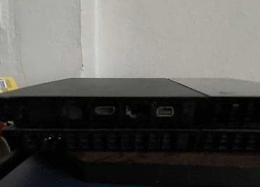 Ps4 na prodaju ispravan nike dugo koriscen donesen iz svecke ali na lalafo.rs — 3 Ps4 na prodaju ispravan nike dugo koriscen donesen iz svecke ali — 3