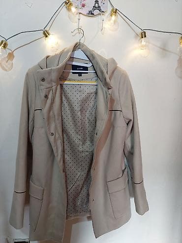 Women's Raincoats: Ženski kaput sa kapuljačom KIABI - Boja: nežno bež - Veličina: EU 40 at lalafo.rs — 2 Women's Raincoats: Ženski kaput sa kapuljačom KIABI - Boja: nežno bež - Veličina: EU 40 — 2