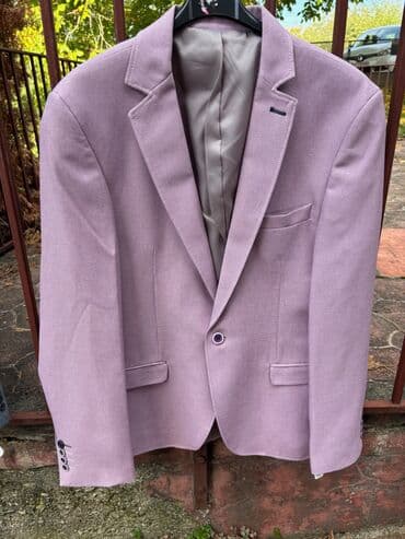 Muški sako u pastelno ljubičastoj boji - Kroj: klasičan slim fit sa na lalafo.rs Muški sako u pastelno ljubičastoj boji - Kroj: klasičan slim fit sa