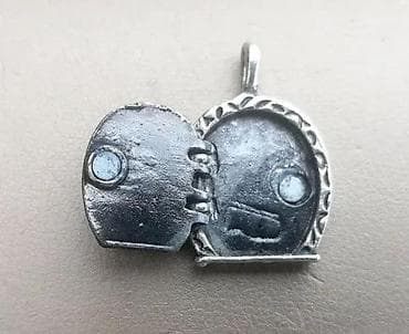 kom sa etiketom: Starinski Privezak Hobit vrata Gospodar Prstenova. Rezervisano. The at lalafo.rs — 2 kom sa etiketom: Starinski Privezak Hobit vrata Gospodar Prstenova. Rezervisano. The — 2