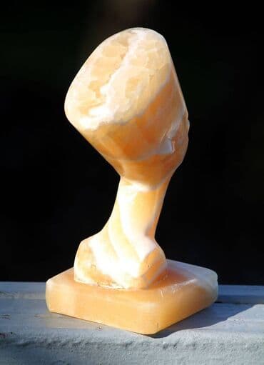 Crystals and minerals: VTG Kip glave kraljice NEFERTITI ručno izrađen od Alabastera Egipat at lalafo.rs — 5 Crystals and minerals: VTG Kip glave kraljice NEFERTITI ručno izrađen od Alabastera Egipat — 5