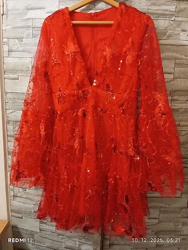 dve suknje po: Crvena mini haljina od tila sa šljokičastim vezom - Kroj: mini at lalafo.rs — 4 dve suknje po: Crvena mini haljina od tila sa šljokičastim vezom - Kroj: mini — 4