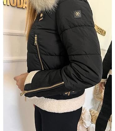 Fantastična nova predivna jakna
Vel S M na lalafo.rs — 3 Fantastična nova predivna jakna
Vel S M — 3