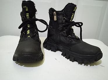 Očuvane dečije zimske čizme – broj 32 - Crne, tople i postavljene na lalafo.rs — 1 Očuvane dečije zimske čizme – broj 32 - Crne, tople i postavljene — 1