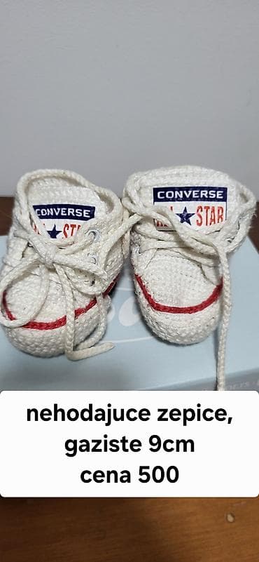Nehodajuće zepice za bebe – ručno pletene patikice Converse stila. - na lalafo.rs — 4 Nehodajuće zepice za bebe – ručno pletene patikice Converse stila. - — 4