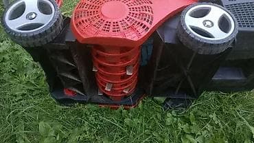 **Skidač mahovine-vertikulator Bosch UniversalVerticut 1100** ID na lalafo.rs — 10 **Skidač mahovine-vertikulator Bosch UniversalVerticut 1100** ID — 10