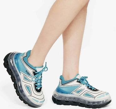 Patike u beloj i plavoj boji sa debelim đonom. Karakteriše ih na lalafo.rs — 3 Patike u beloj i plavoj boji sa debelim đonom. Karakteriše ih — 3