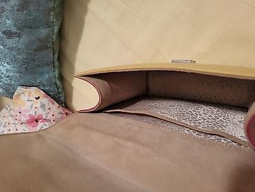 Mona tašna, limitirana kolekcija
Nošena dva puta
Neoštećena na lalafo.rs — 6 Mona tašna, limitirana kolekcija
Nošena dva puta
Neoštećena — 6