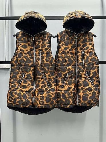 Ženska prošivena prsluk-jakna sa kapuljačom – leopard print - Model na lalafo.rs — 1 Ženska prošivena prsluk-jakna sa kapuljačom – leopard print - Model — 1
