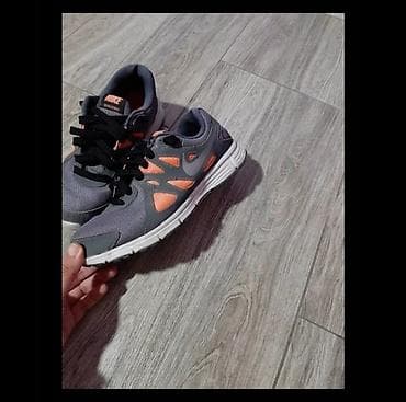 Patike uniseks Nike, broj 40. Muske i zenske ocuvane spolja,i od na lalafo.rs — 2 Patike uniseks Nike, broj 40. Muske i zenske ocuvane spolja,i od — 2