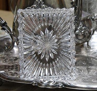 Kristalne pravougaone posude 2 komada. Prekrasne kristalne posude na lalafo.rs Kristalne pravougaone posude 2 komada. Prekrasne kristalne posude