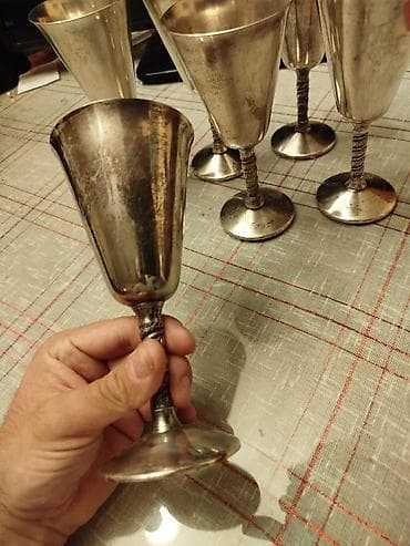 Metalne case,solje. 6 komada,mislim da su posrebrene,nisam siguran na lalafo.rs — 3 Metalne case,solje. 6 komada,mislim da su posrebrene,nisam siguran — 3