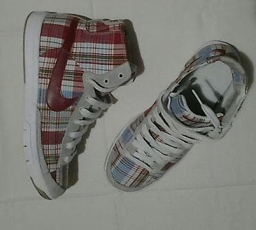 NIKE original uvek aktuelan model, prelepe i lagane patike, donete su na lalafo.rs — 3 NIKE original uvek aktuelan model, prelepe i lagane patike, donete su — 3