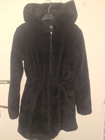 Bundica vel M kao nova bez mane 3500 din podesava se u struku na lalafo.rs Bundica vel M kao nova bez mane 3500 din podesava se u struku