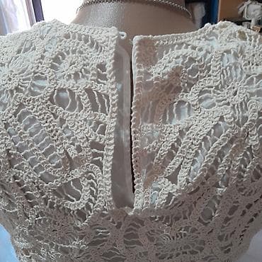 Belo haljinče sa dugim rukavima i ručno rađenim heklanim prslukom na lalafo.rs — 7 Belo haljinče sa dugim rukavima i ručno rađenim heklanim prslukom — 7