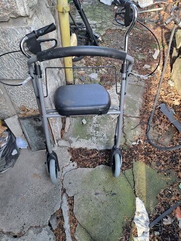 Rolator (hodalica sa točkovima) sa sedištem - Lagan na lalafo.rs Rolator (hodalica sa točkovima) sa sedištem - Lagan