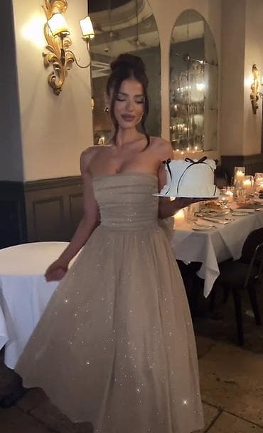 🔥Svečana midi haljina bez bretela – šampanj/bež, sa sjajnim efektom na lalafo.rs — 2 🔥Svečana midi haljina bez bretela – šampanj/bež, sa sjajnim efektom — 2