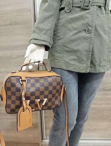 LV ultra moderna torbica
22 × 16 × 7 cm na lalafo.rs LV ultra moderna torbica
22 × 16 × 7 cm