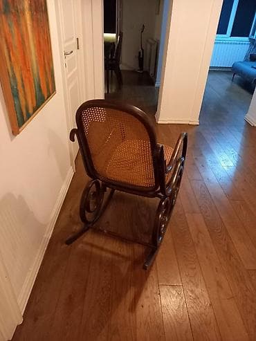 Stolica za ljuljanje dobro ocuvana.cena 180 euro fiksno na lalafo.rs — 1 Stolica za ljuljanje dobro ocuvana.cena 180 euro fiksno — 1