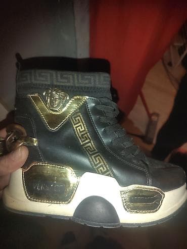 Versace patike – crno‑zlatne high‑top platforme - Model sa povišenim na lalafo.rs — 4 Versace patike – crno‑zlatne high‑top platforme - Model sa povišenim — 4