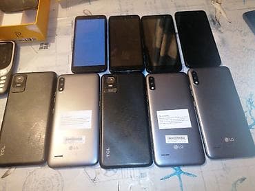 Lot pametnih telefona – različiti brendovi i modeli Sadržaj lota na lalafo.rs — 3 Lot pametnih telefona – različiti brendovi i modeli Sadržaj lota — 3