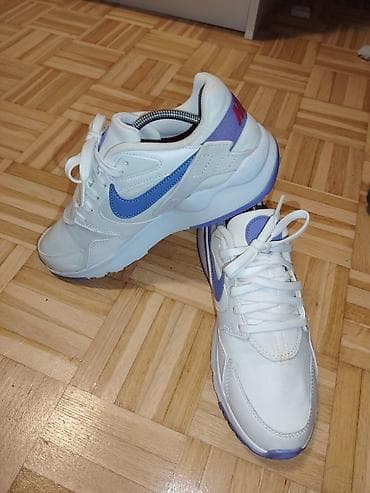 Nike patike – bele sa ljubičasto/plavim detaljima UG 26cm - Model na lalafo.rs — 3 Nike patike – bele sa ljubičasto/plavim detaljima UG 26cm - Model — 3