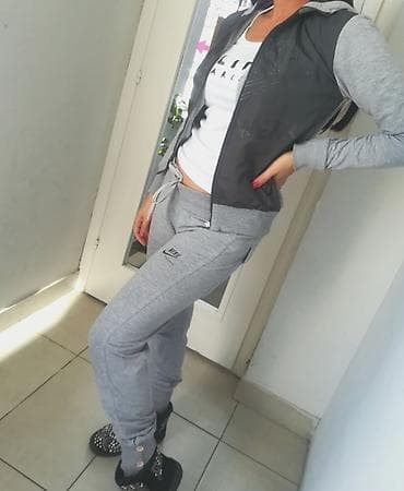 Nike trenerka kao nova Vel S-M
Malo nošena na lalafo.rs — 4 Nike trenerka kao nova Vel S-M
Malo nošena — 4