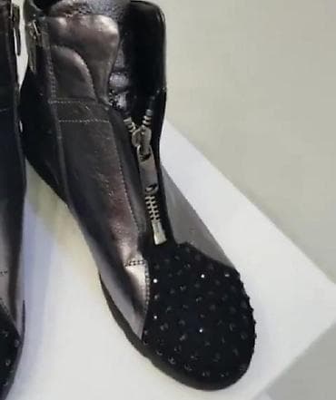 Unikatne kožne
Br 38
Jako malo nošene na lalafo.rs — 3 Unikatne kožne
Br 38
Jako malo nošene — 3