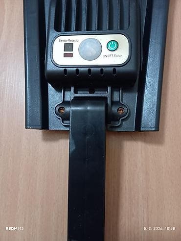 LED solarna ulična/sigurnosna lampa sa senzorom pokreta - Četiri na lalafo.rs — 2 LED solarna ulična/sigurnosna lampa sa senzorom pokreta - Četiri — 2