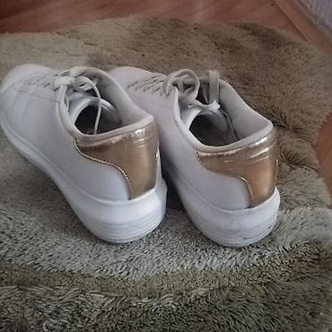 Bele ženske patike sa zlatnim detaljem - Klasičan, minimalistički na lalafo.rs — 2 Bele ženske patike sa zlatnim detaljem - Klasičan, minimalistički — 2