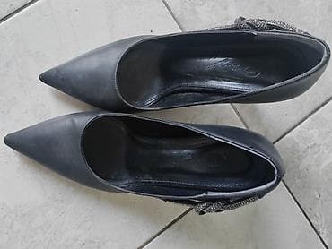 Elegantne ženske salonke – crne - Model: špicasti vrh, zatvorena peta na lalafo.rs — 1 Elegantne ženske salonke – crne - Model: špicasti vrh, zatvorena peta — 1