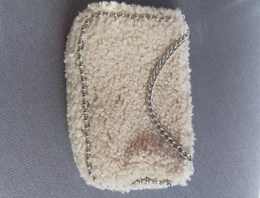 Nova moderna Stradivarius torbica
20 X 14 cm na lalafo.rs Nova moderna Stradivarius torbica
20 X 14 cm