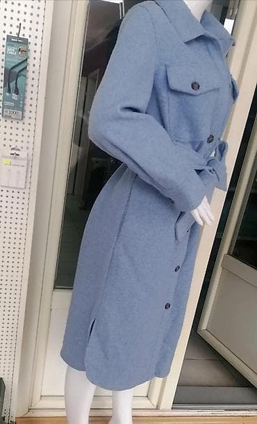 Ženski kaput u svetloplavoj boji, izrađena od mekane tkanine na lalafo.rs — 2 Ženski kaput u svetloplavoj boji, izrađena od mekane tkanine — 2