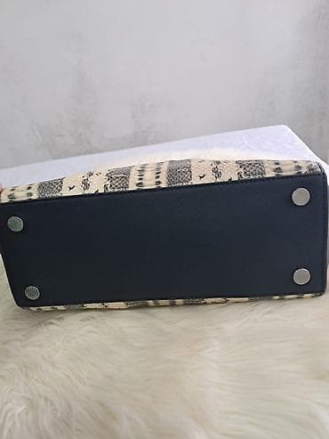 Michael kors original torba u dobrom stanju. Prelepa elegantna torba na lalafo.rs — 3 Michael kors original torba u dobrom stanju. Prelepa elegantna torba — 3