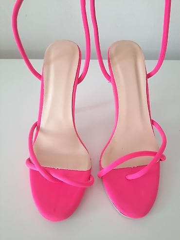 Pink sandale - 38 - Novo
Slanje postekspres
CC paket na lalafo.rs — 4 Pink sandale - 38 - Novo
Slanje postekspres
CC paket — 4