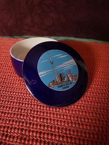 Satula nova japanski porcelan. 80te. Visina. 5,5cm. Precnik na lalafo.rs — 7 Satula nova japanski porcelan. 80te. Visina. 5,5cm. Precnik — 7