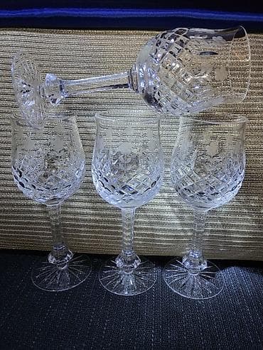 Case kristal,gravura za vino 80te.god. Masivne case kristal za vino na lalafo.rs Case kristal,gravura za vino 80te.god. Masivne case kristal za vino