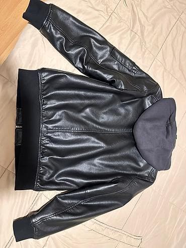 Jakna je obučena par puta. Nema nikakva oštećenja ni tragove nošenja na lalafo.rs — 3 Jakna je obučena par puta. Nema nikakva oštećenja ni tragove nošenja — 3