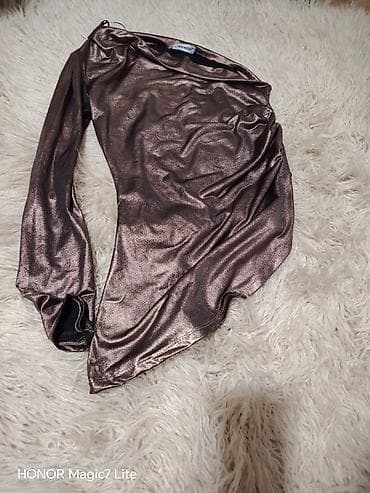 Asimetrični metalik bodi/top – bronzano-sjajni - - Kroj: asimetričan na lalafo.rs Asimetrični metalik bodi/top – bronzano-sjajni - - Kroj: asimetričan